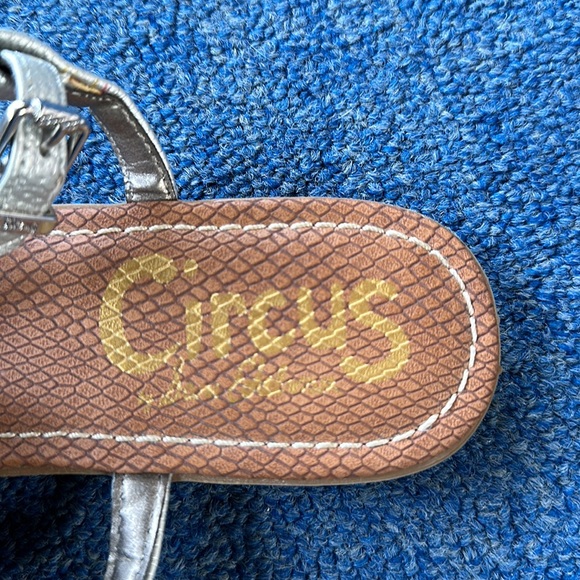 Circus by Sam Edelman Carolina Silver Metallic Thong Sandals Sz 6 - Picture 4 of 9